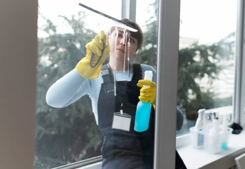 Nettoyage de vitres intérieures et extérieures à Rustrel